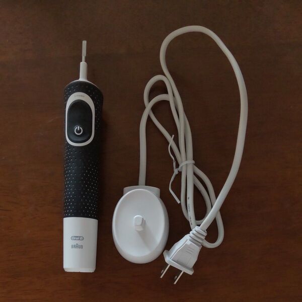 Oral-B すみずみクリーン マルチアクション 本体と充電器