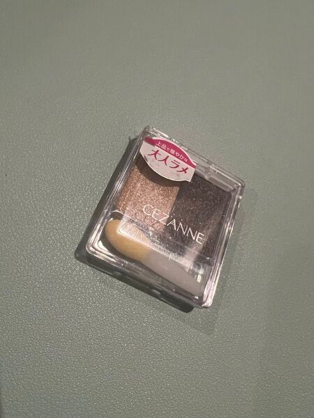 ☆クーポンで300円☆CEZANNE セザンヌ ツーカラー アイシャドウ ラメシリーズ 01