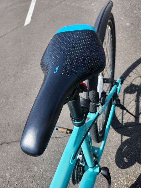 北海道発【お買得品】BIANCHI 「ビアンキ」 C-SPORT1 2022年モデル クロスバイク 純正サドル
