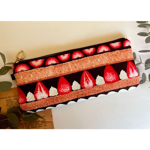 ☆ハンドメイド☆ いちご チョコレート ケーキ ふんわり フラット ペンケース