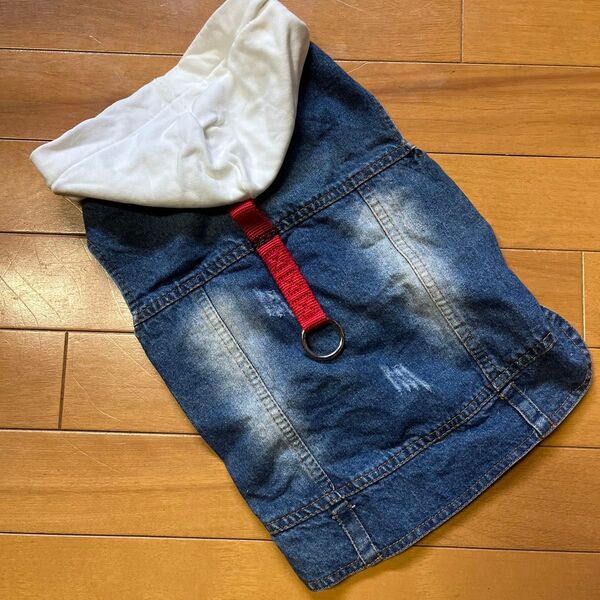 犬用フード付きデニムベスト ドッグウェア 犬服 ダメージ加工 ハーネスベルト付き 前あき ボタン オシャレ服 小型犬 中型犬
