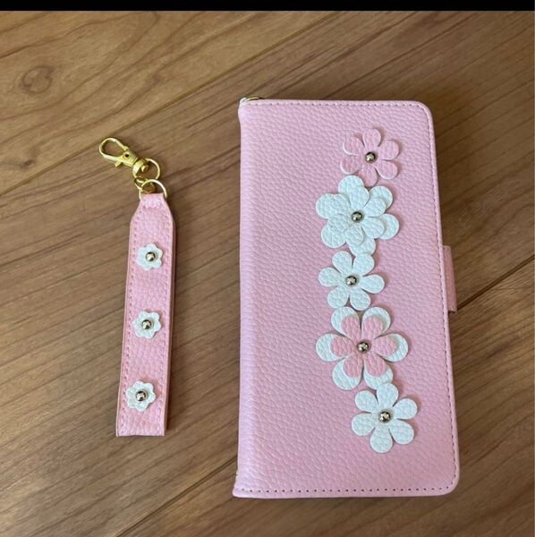 フローラルデザインのピンクレッドスマホケース ストラップ付き★ Galaxy s20+5G