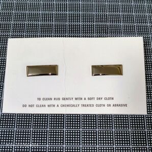米軍実物未使用品 アメリカ空軍 中尉 ミニチュア ミニサイズ シャツ襟用 階級章 カラー バッジ ペア 1983年ロット 台紙付き