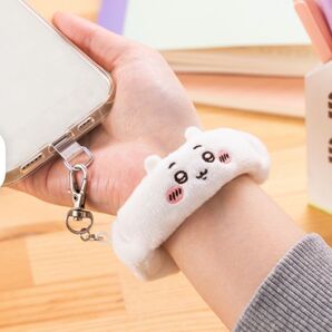 ちいかわ リストバンドキーホルダー カラビナ付き!ポーチ スマホ かばん 筆箱 車のアクセサリーとしてもかわいい!