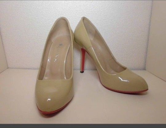 ダイアナベージュポインテッドトゥエナメルハイヒールパンプス23cm