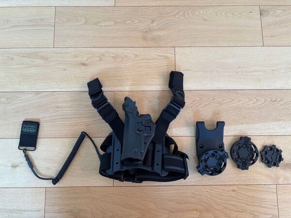 BLACKHAWK レッグホルスター 9mm拳銃用 左利き クイックディスコネクトシステム ベルトループ ランヤード