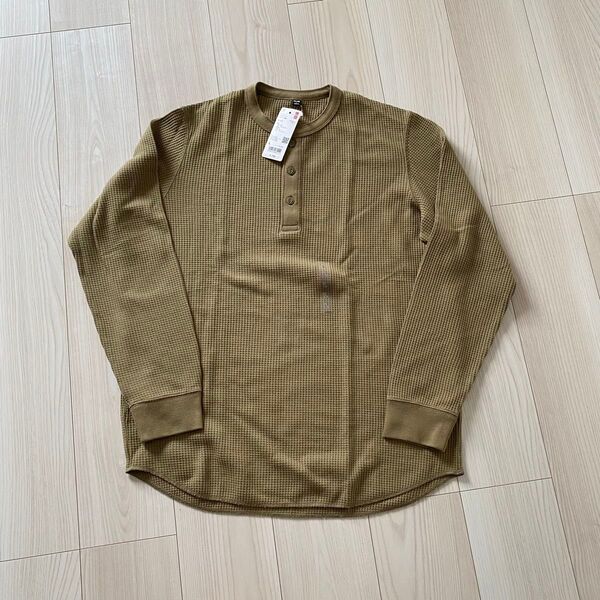 新品タグ付き UNIQLO ワッフルヘンリーネックTシャツ 長袖 オリーブ Lサイズ