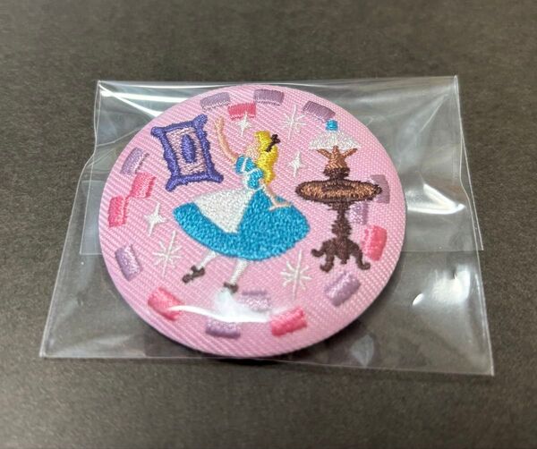 ディズニー刺繍缶バッジ ふしぎの国のアリス