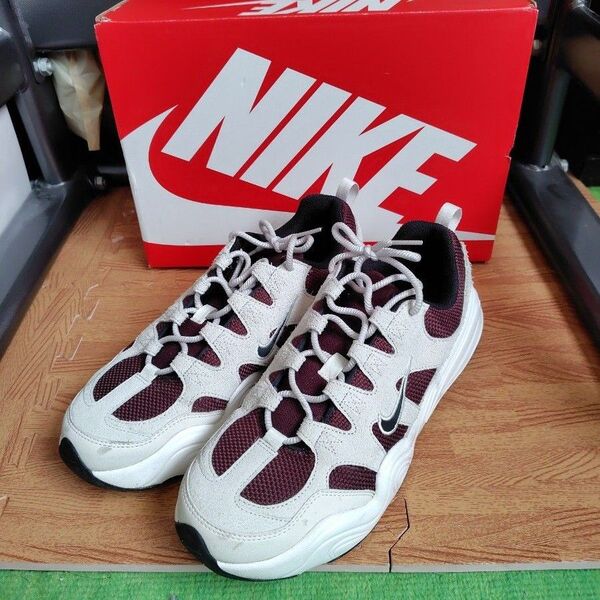 NIKEテックヘラ28.5cm
