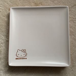 ハローキティ × ローソン 四角いお皿 皿 プレート