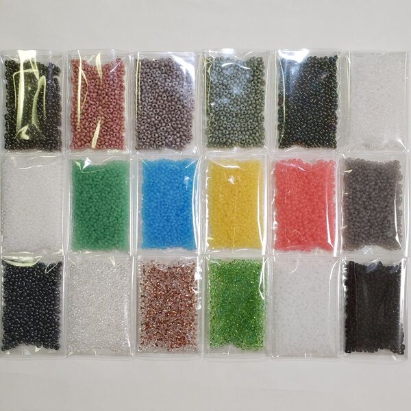チェコビーズ ファルファーレ 小 約2x4mm 10g×18色=180g
