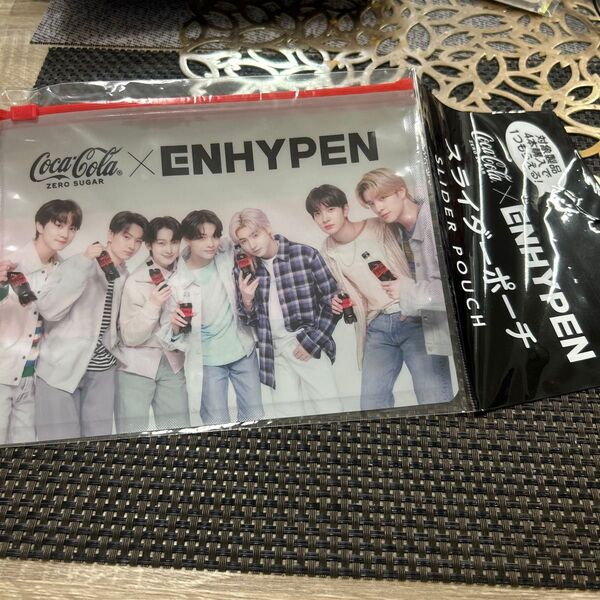 ENHYPEN Coca-Cola スライダーポーチ