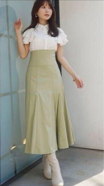 マーキュリーデュオ オリーブグリーンのロングマーメイドフレアスカート