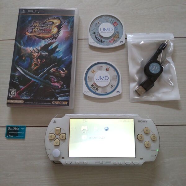 良品★psp本体★白。純正バッテリー、ゲーム3つ、メモリー、新品充電器付き♪動作確認済み!除菌済み!