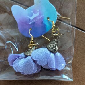 フラワーモチーフピアス パープル 未使用