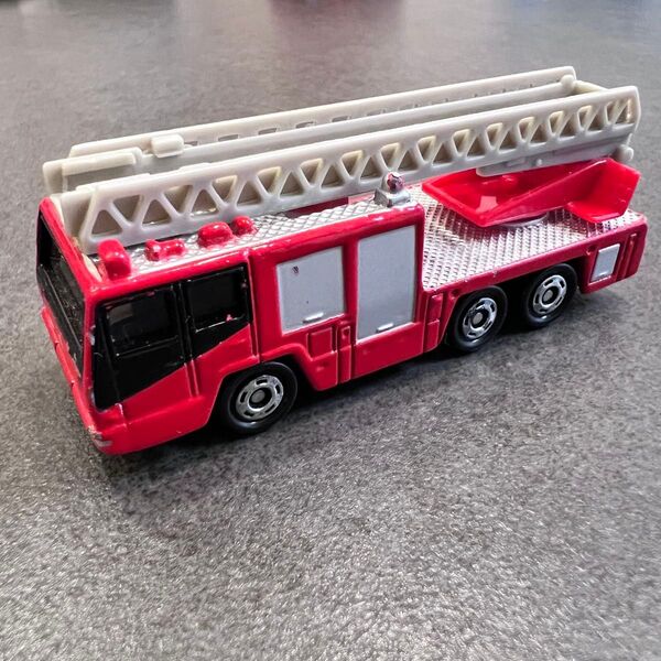 トミカ 日野 はしご付消防車 NO108