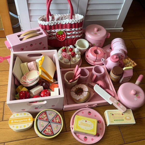 マザーガーデン いちご 木製おままごとセット 食器・ケーキ・パン・ピクニックバスケット付