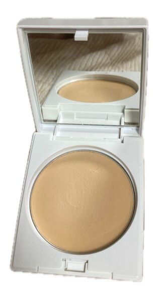 【未使用に近い】プレミアム カバー&エアリィ ファンデーション 01ライトオークル SPF50+PA+++++色味は1枚目