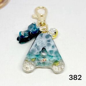 ハンドメイド レジン イニシャルキーホルダーA