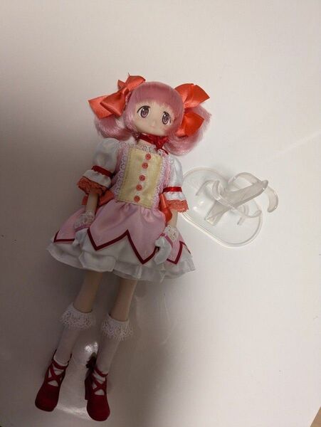 りからいず劇場版 魔法少女まどか☆マギカ まどか ドール暗所にて保管していたのみの美品です。画像のセット内容を全てお譲り致します。