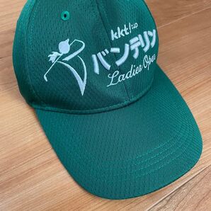 バンテリン Ladies Open ロゴ入りの緑色キャップ