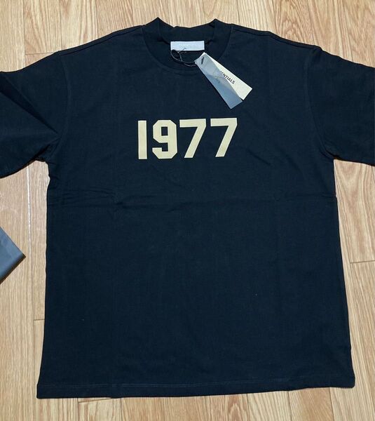 FEAR OF GOD1977 ESSENTIALSブラック tシャツ半袖