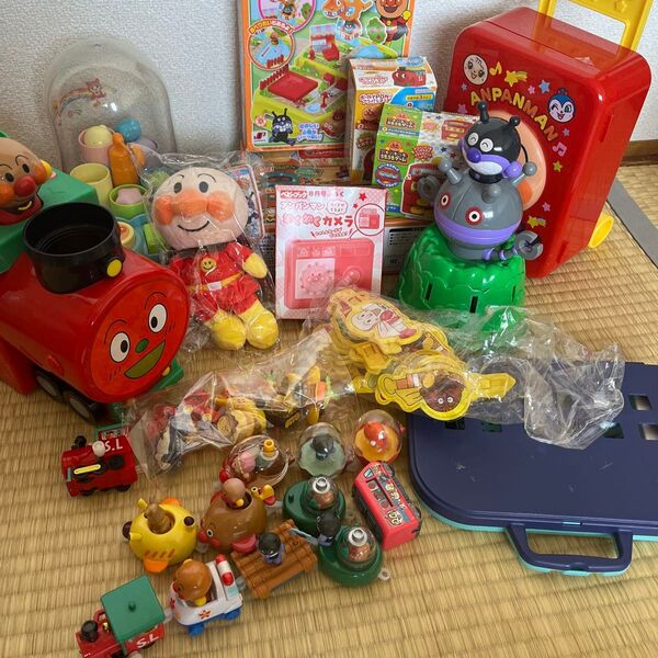 当時物おもちゃ まとめ売りアンパンマン大量ガチャガチャ車ミニカーぬいぐるみ36点以上おまけ付き