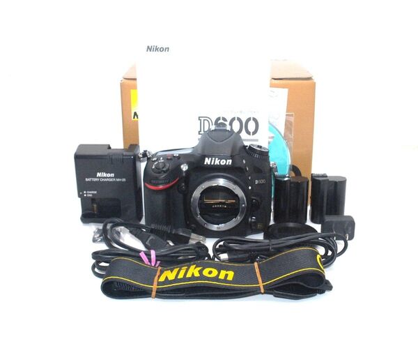 元箱・バッテリー2個付き♪Nikon D600 ボディ♪