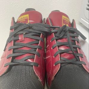 adidas スーパースター レッド レザー スニーカー
