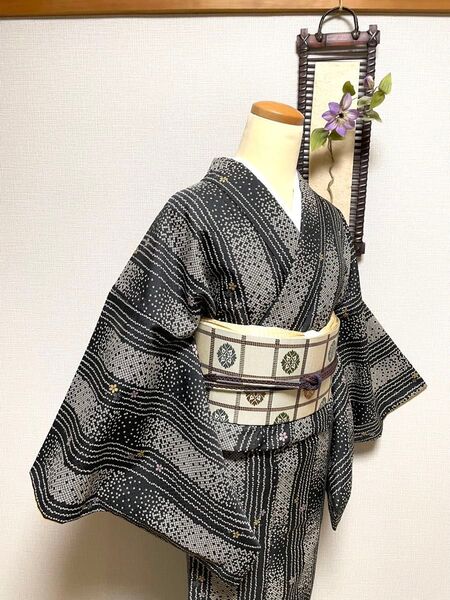 洗える胴抜き単衣の着物 ポリエステル 縦縞絞り風 身丈(肩から)163㎝