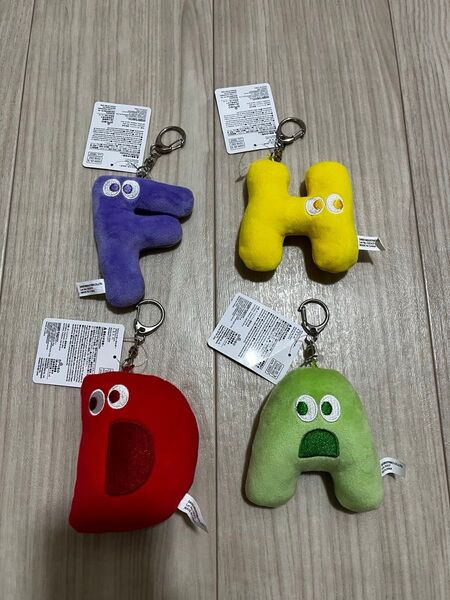 DAISO ダイソー マスコットキーホルダー アルファベット 5個セット 紫黄赤緑白