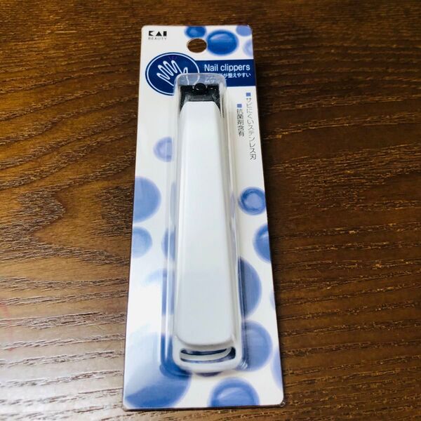 【未使用、未開封】貝印 KAI 爪切り M 整えやすい カーブ刃 スタンダードセレクション ホワイト HL0602