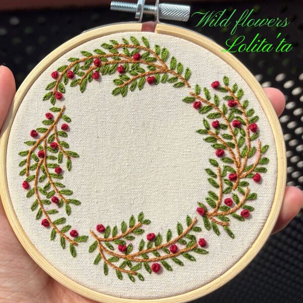 最終価格 ハンドメイド 刺繍 花輪リースハンドメイド 刺繍 インテリア フレーム入り ギフトにも北欧風001