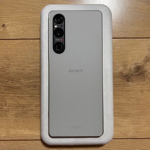 SONY Xperia 1 V 16/512GB プラチナシルバー SIMフリー版 XQ-DQ44