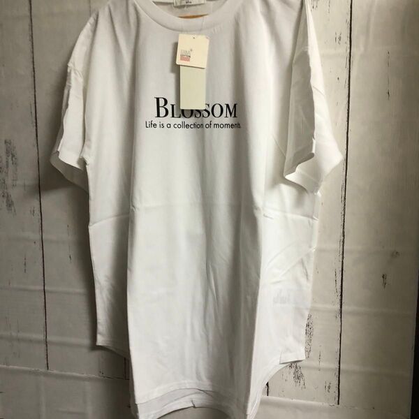 サマンサモスモスブルー 新品 未使用 白Tシャツ ロゴ入り ホワイト BLOSSOM