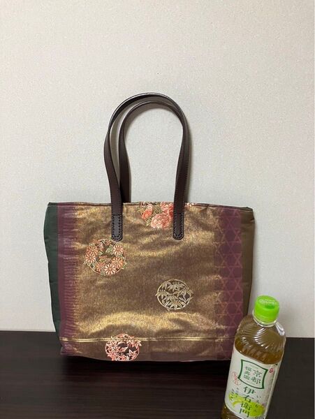 アンズルーム★ハンドメイド★ちょっと豪華な トートバッグ★ハンドバッグ★着物 帯リメイク★茶系 刺繍 花柄★A4