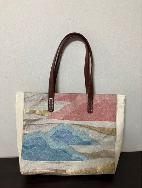 SALE!!アンズルーム★ハンドメイド★ちょっと豪華な トートバッグ★ハンドバッグ★着物 帯リメイク★白ピンク青金 山★A4