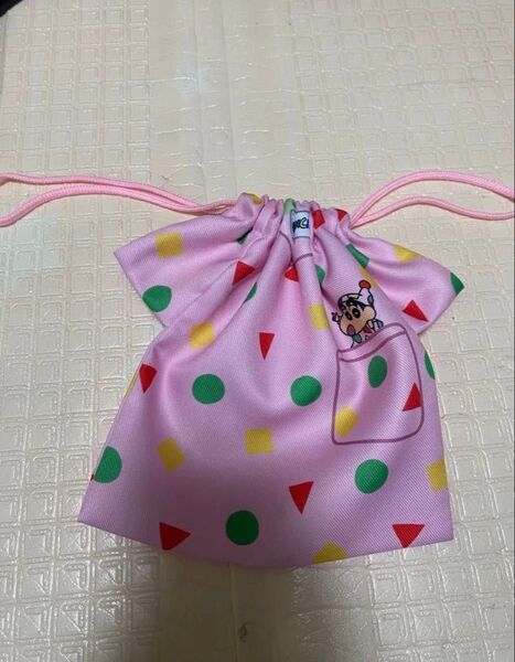 巾着袋 クレヨンしんちゃん パジャマ型きんちゃくポーチ 小物入れ
