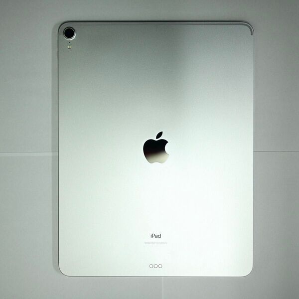 【ケース2種付】Apple iPad Pro 12.9インチ 第3世代 シルバー 256GB Wifi
