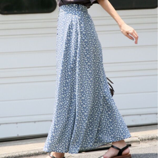 美品☆ ローリーズファーム ロングフレアスカート 花柄 くるみボタン ブルー Aライン ハナクルミボタンAラインスカート
