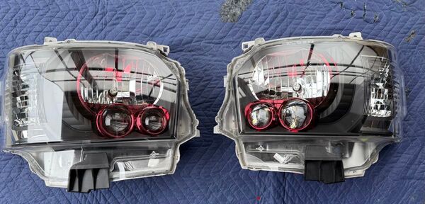 ハイエース LED純正 ヘッドライト インナーブラック レッドクローム コンピュータ無し 左右 26-137