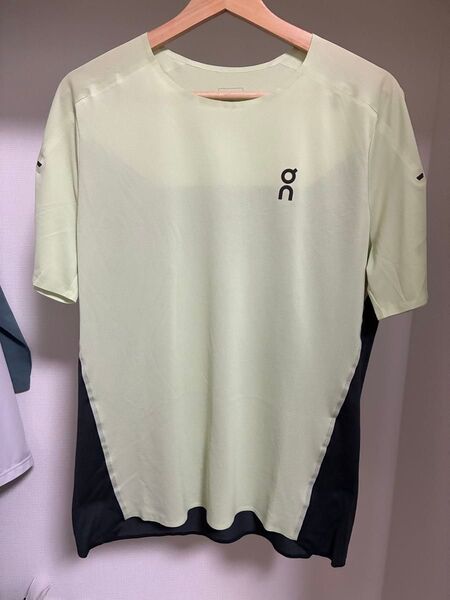 On オン Performance T