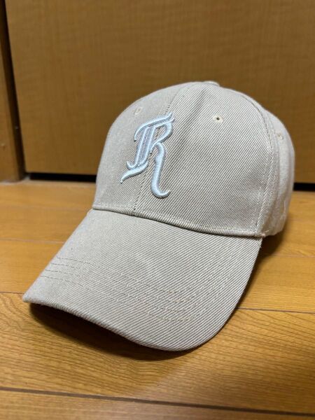 ベースボールキャップ ベージュ ※一人暮らしをする姉から譲り受けたものなので、使用回数などは不明です。