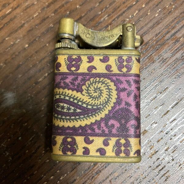 希少 アンティーク Casanova ガスライター ペイズリー柄 パープル系 USED