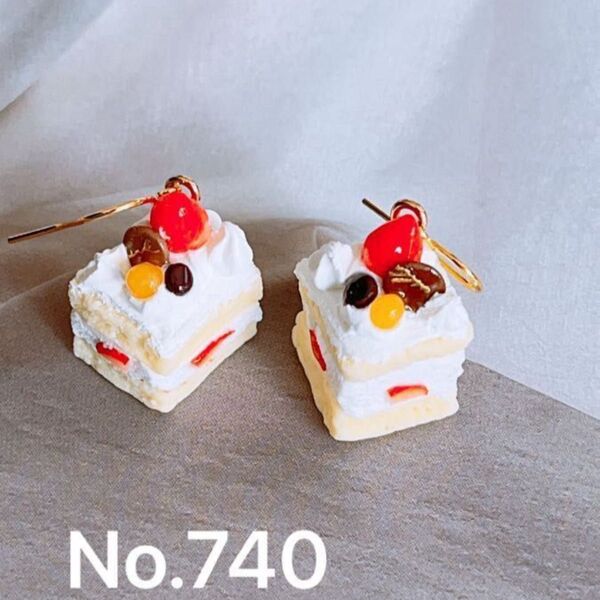 ハンドメイド ミニチュア ショートケーキピアス アレルギー対応(ニッケルフリー)