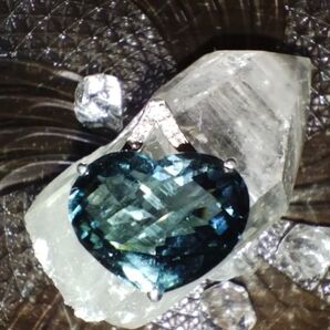 18k ホワイトゴールド 大粒天然ロンドンブルートパーズ15ct ダイヤモンド ペンダントトップ QVC 保坂建二さん