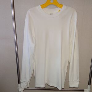 ユニクロ 長袖Tシャツ 白