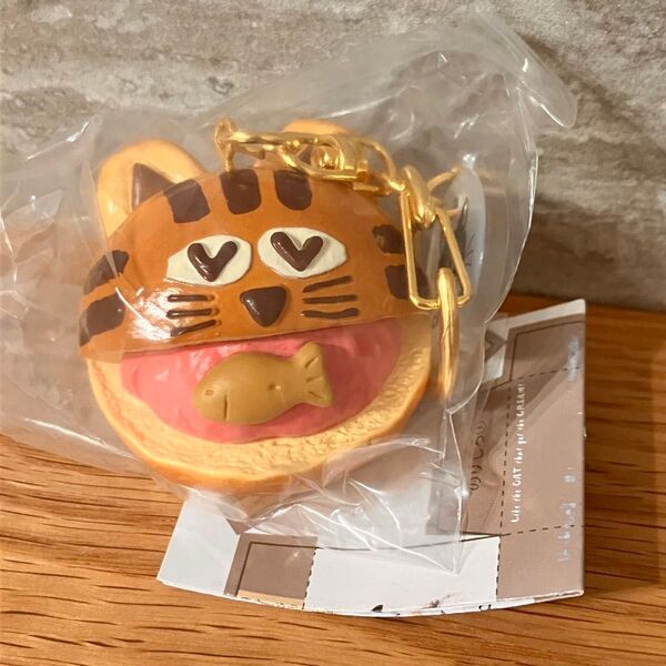 CAT&BAKES9456 どらねこパンマスコット ハートストロベリー