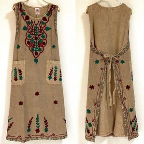 未使用タグ付◆インド綿【刺繍エプロンドレス】ロングワンピース風 体型カバー フリーサイズ おしゃれ No1