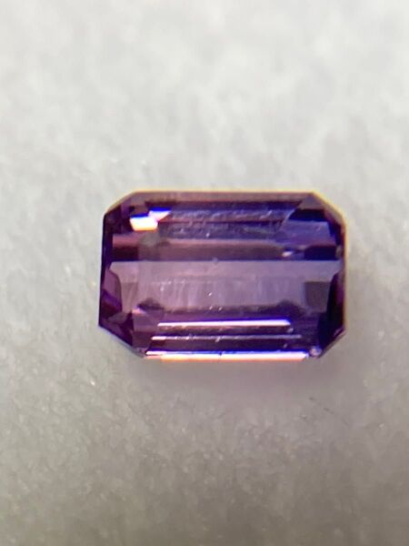 タンザニア産 バイカラーサファイア 3.3×2.1ミリ 宝石 ルース 天然石 オクタゴンカット? 誕生石 紫〜紫ピンク系